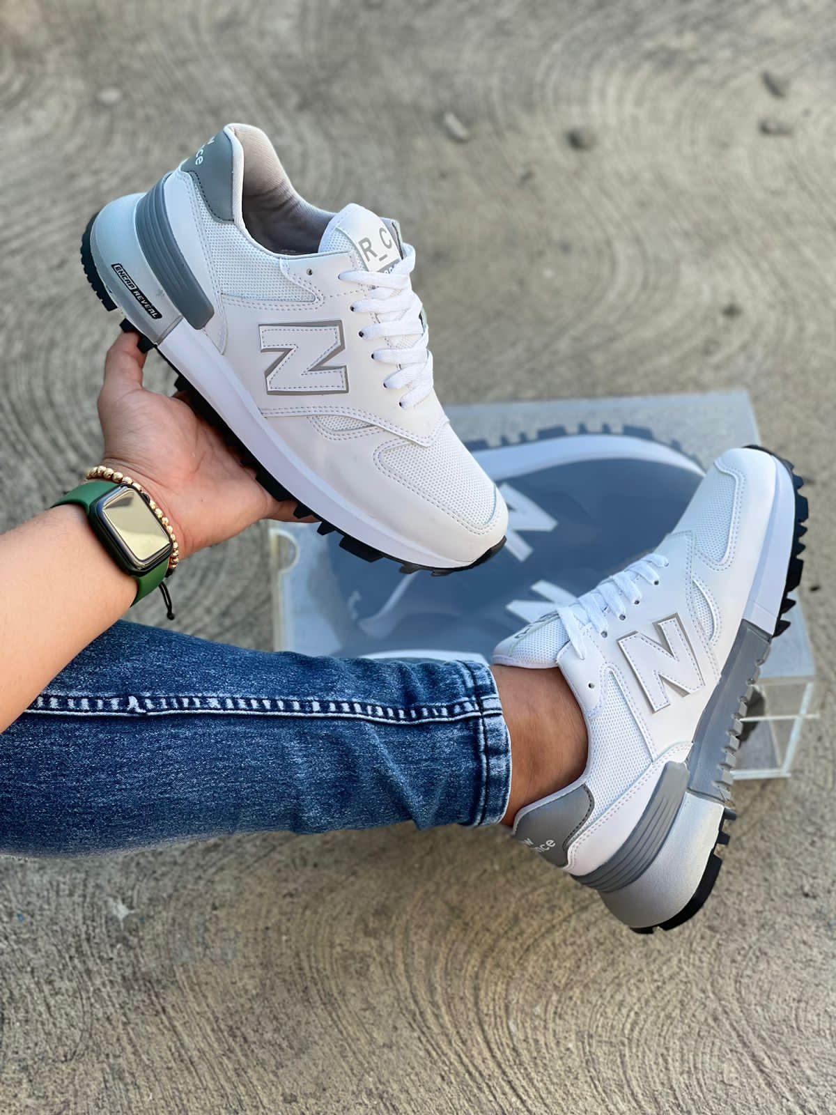Tenis New Balance 1300 Unisex – Estilo retro con comodidad premium