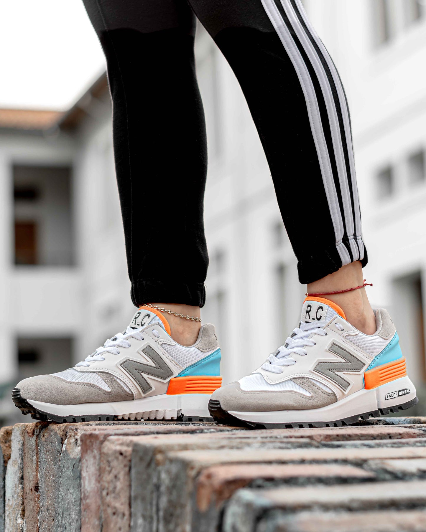 Tenis New Balance 1300 Unisex – Estilo retro con comodidad premium